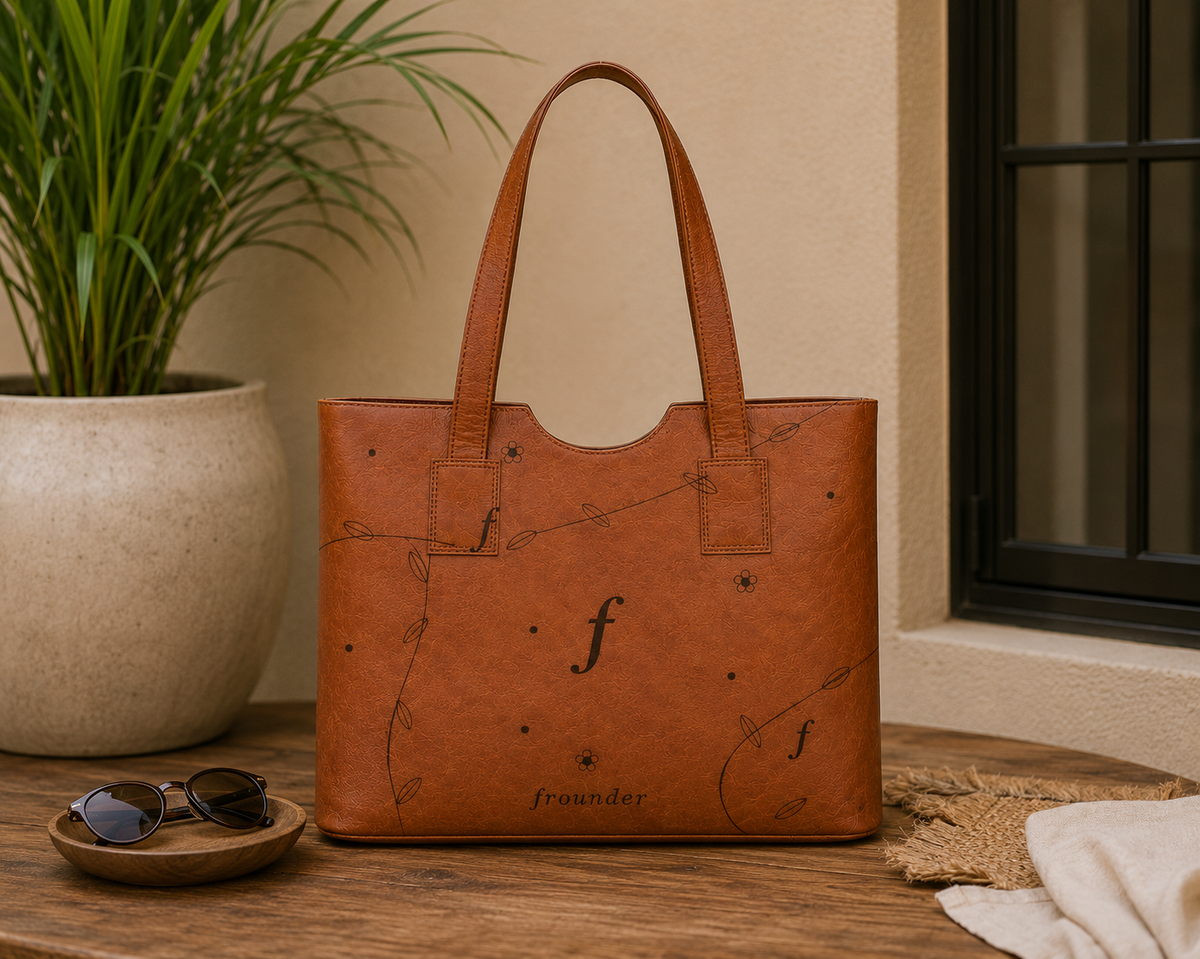 Aurora tote with its engraved monogram