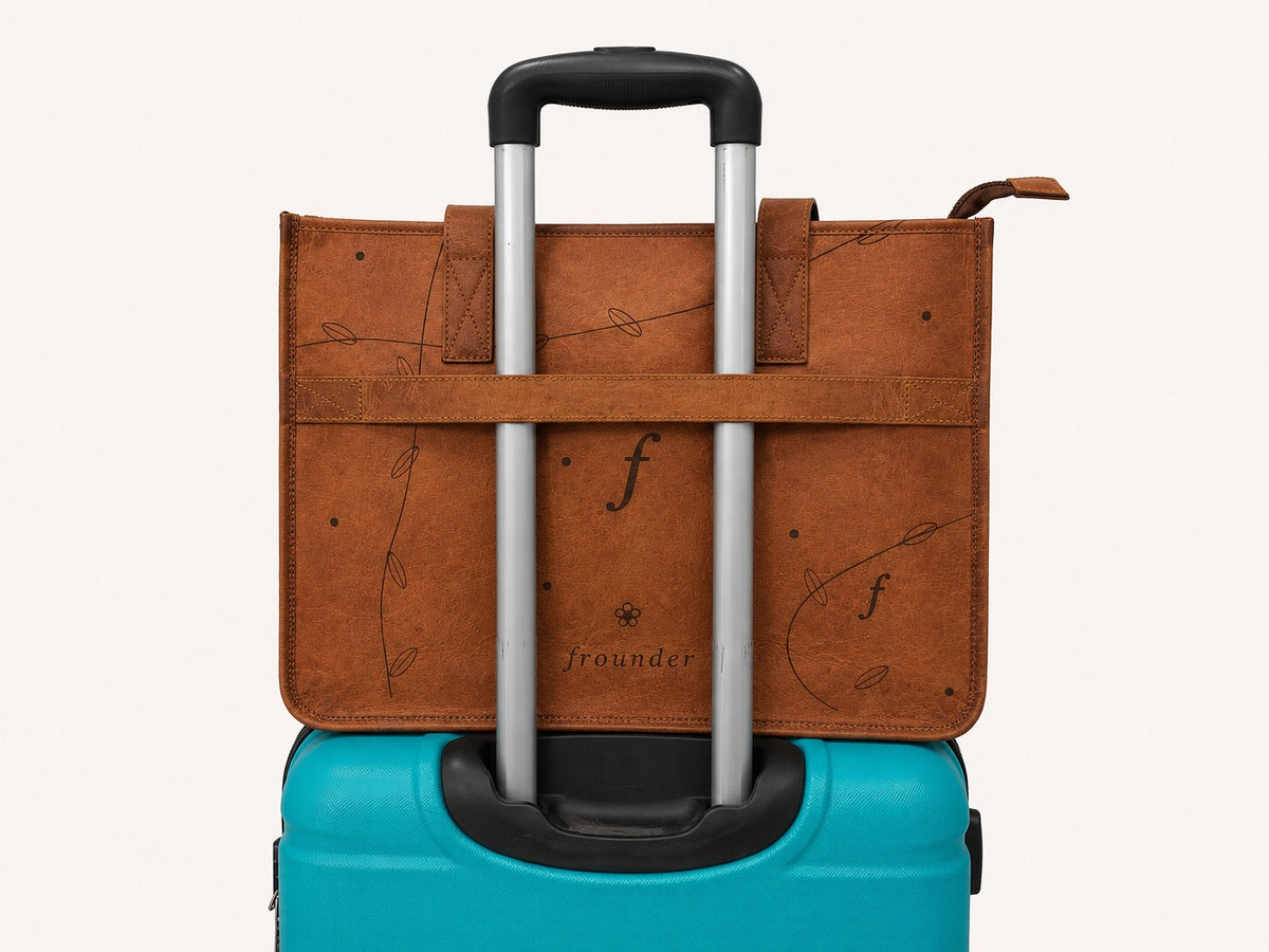 Frounder Nova Tote leather detail showing brass hardware and trim